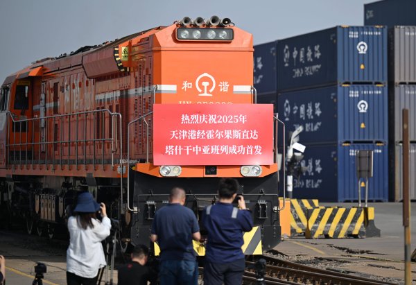 配资平台开户炒股 中国天津港直达乌兹别克斯坦中亚班列发车
